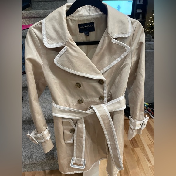 Banana Republic Jackets & Blazers - Banana Republic Women's Cream Trench Coat